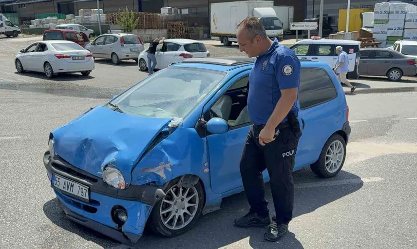 Samsun'da kavşakta iki otomobil çarpıştı: Bir kişi yaralandı