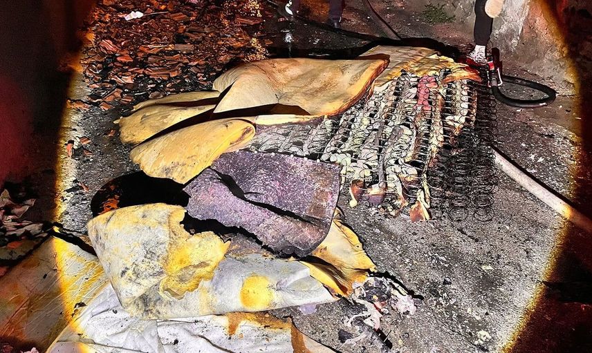 Kula'da gece meydana gelen yangında ev kullanılamaz hale geldi