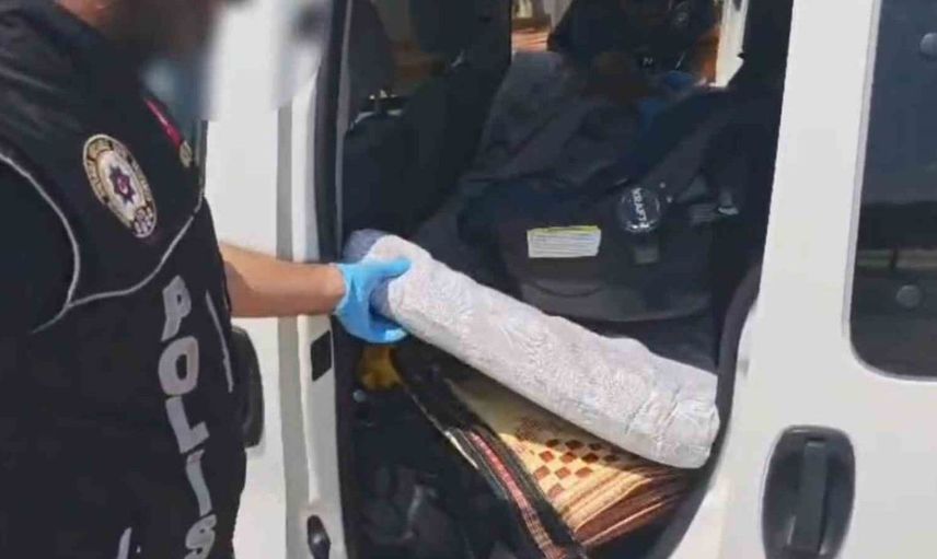 Şanlıurfa'da uyuşturucu operasyonu: 20 kilo 600 gram esrar ele geçirildi