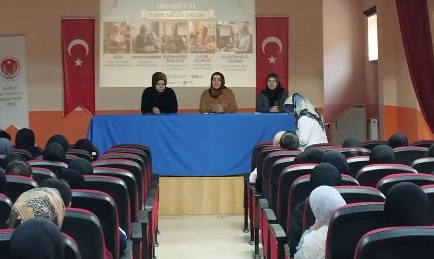 Bayburt Kız Anadolu İmam Hatip Lisesi'nde öğrencilere ve velilere yönelik seminer düzenlendi