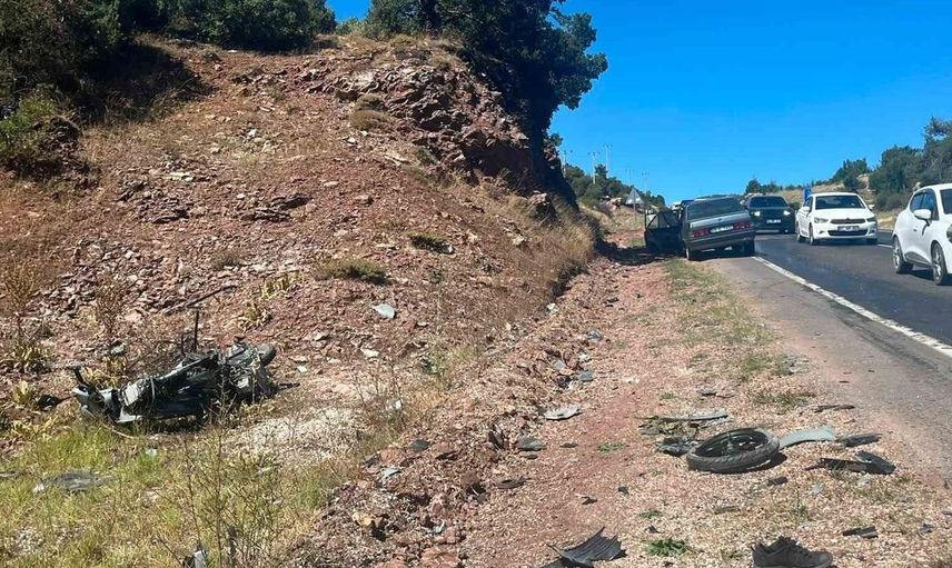 Seydikemer’de otomobil ile motosiklet çarpıştı: 1 ölü, 2 yaralı