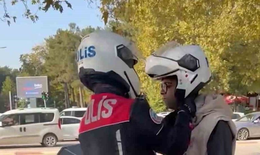 Elazığ'da KPSS sınavı öncesi polis yardımına koştu