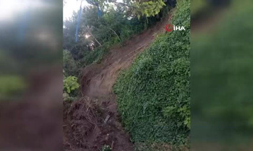 Büyükçekmece Mimar Sinan Sahil'de toprak kayması meydana geldi