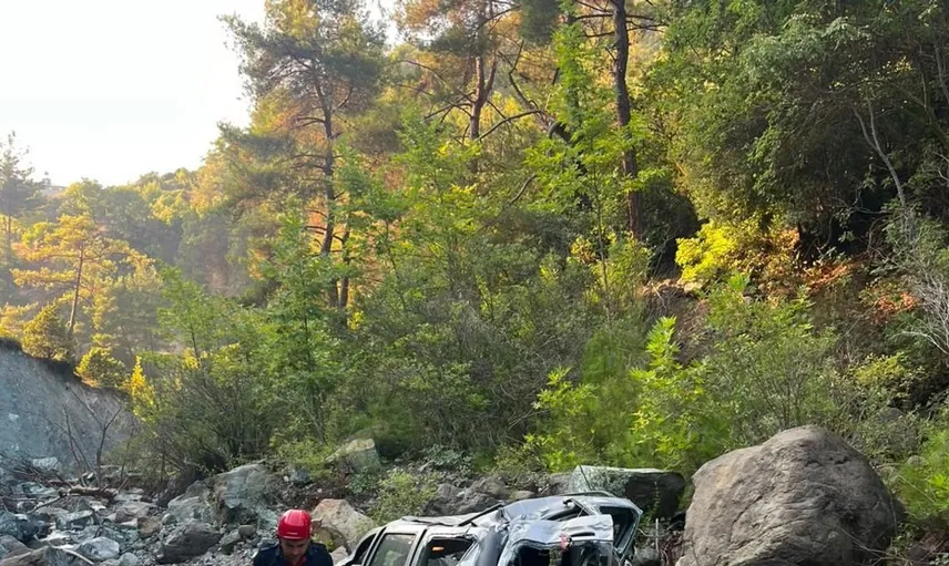 Osmaniye'deki kaza: 50 metrelik uçurumdan düşen otomobilde 1 ölü, 1 yaralı