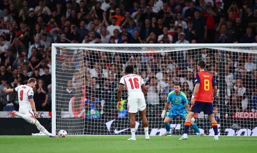İspanya, geri dönüşle İngiltere'yi geçti: 3-2