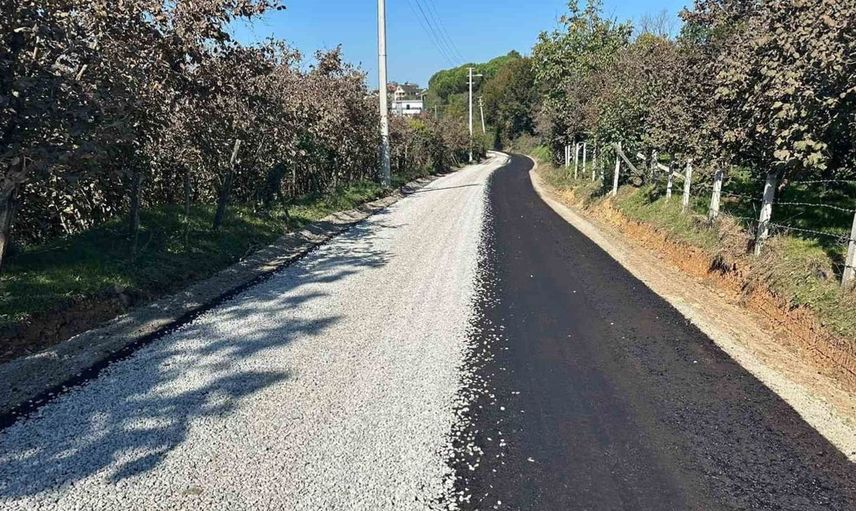 Göktepe köyünün ulaşımı için sathi kaplama çalışmaları başladı