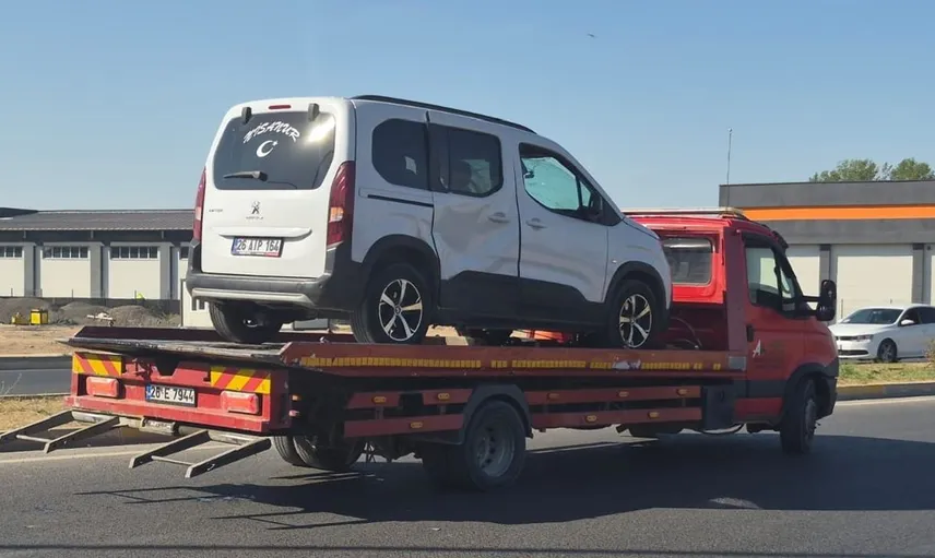 Eskişehir'de trafik kazası: hafif ticari araç devrildi, 5 kişi yaralandı