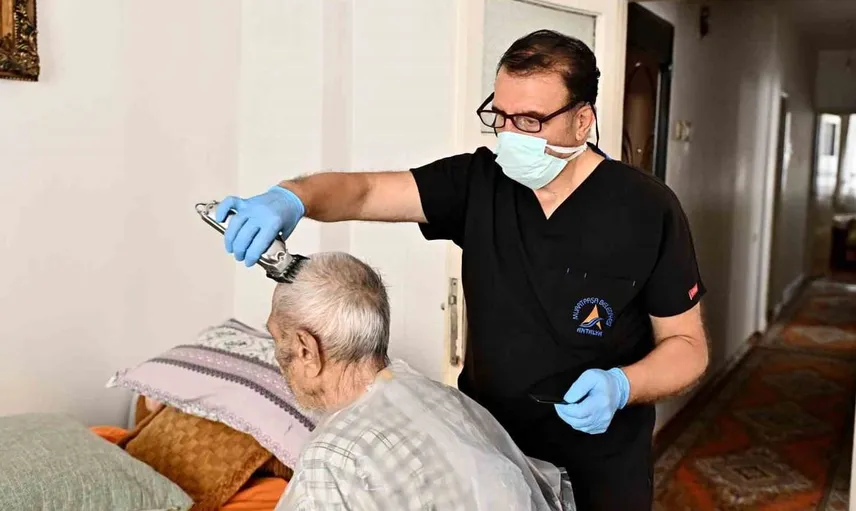 Muratpaşa Belediyesi evde bakım hizmetleriyle 16 bin hastaya ulaştı