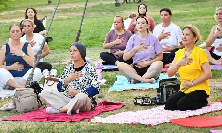 Yunusemre Belediyespor, kadınlar için yoga etkinliği düzenledi
