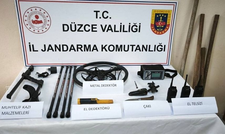 Yığılca'da izinsiz kazı yapan 6 kişi jandarma tarafından yakalandı