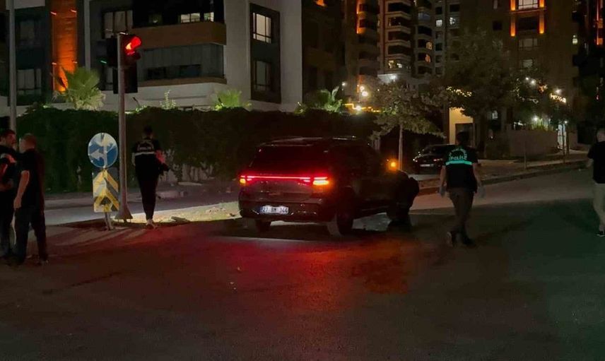 Gaziantep'te kaza sonrası araç inşaat çukuruna düştü: 2'si ağır 3 yaralı