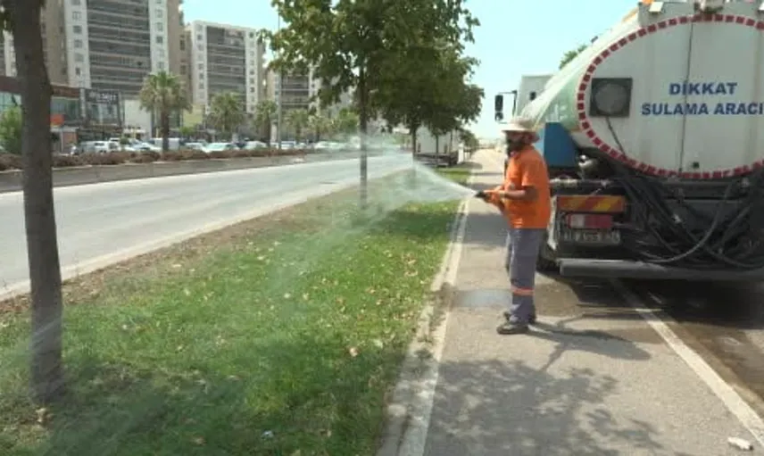 Osmangazi Belediyesi yeşil alanlarda yaz bakımı yapıyor
