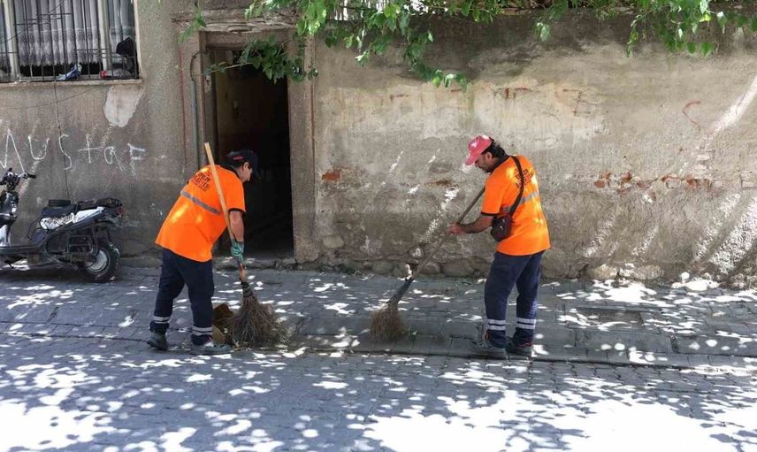 Efeler Belediyesi temizlik işleri müdürlüğü çalışmalarını sürdürüyor