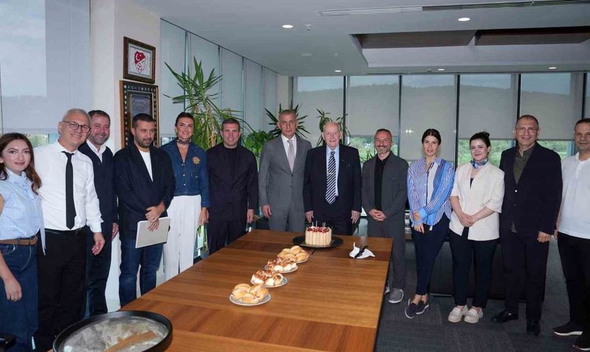 Türk futboluna yıllarını veren Şenes Erzik’in doğum günü kutlandı