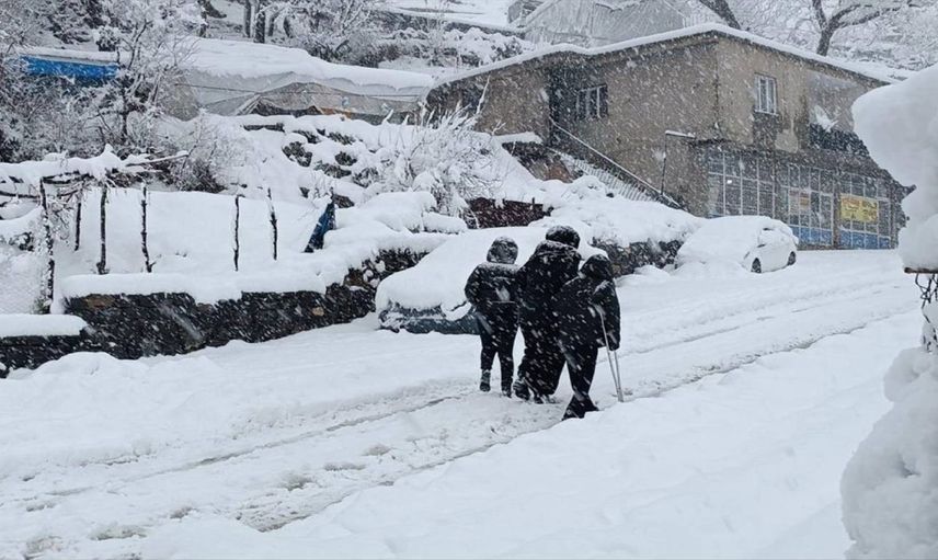 Eğitime kar yağışı engeli: Şırnak’ta iki ilçede okullar tatil edildi