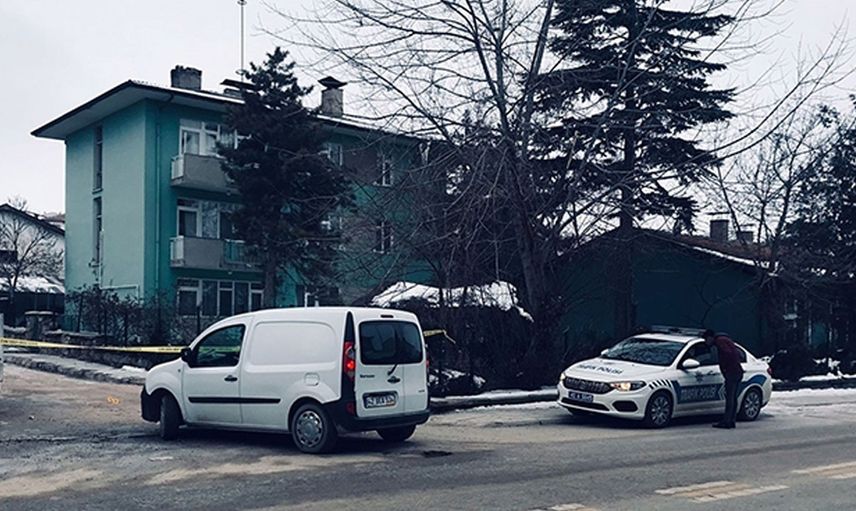 Eğlence mekanında çıkan borç kavgasında silahlar konuştu, ölü ve yaralılar var