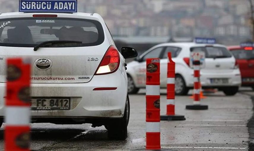 Ehliyet alacaklar dikkat: Sürücü kursu fiyatlarına zam geliyor! Temmuz zamları sonrası liste güncellenecek