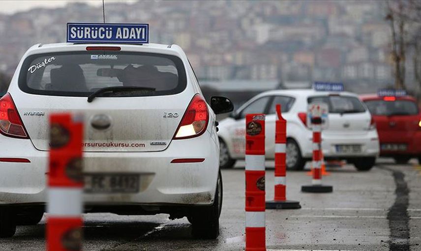 Ehliyet almayı düşünenler dikkat! Sürücü kursları, katlanan maliyetler sebebiyle kapanmayı düşünüyor