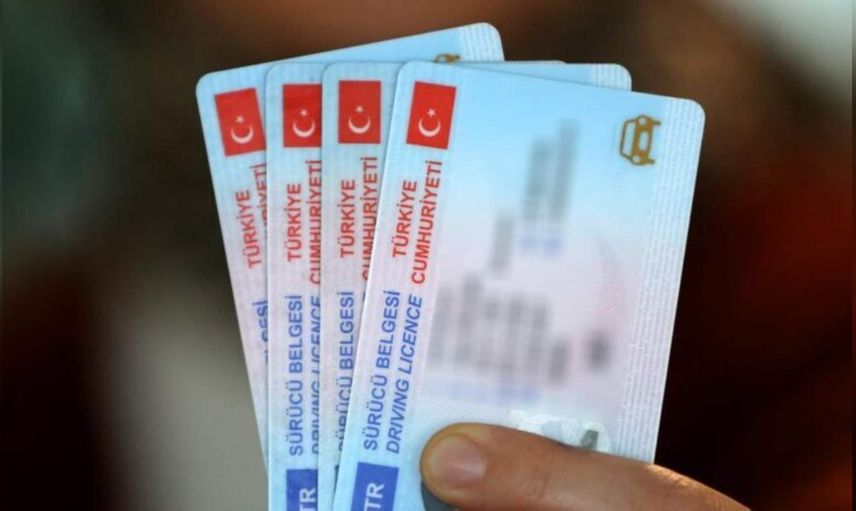 Ehliyet ve kimlik kartlarında yeni gelişme! Belirtilen tarihler arasında yenilenmezse ceza verilecek