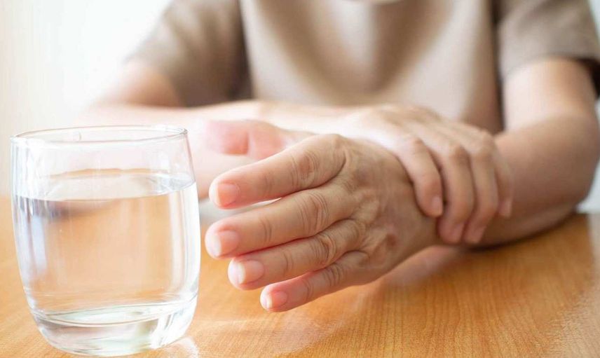 El, baş ve vücut titremesi neden olur, nasıl geçer? Titremeye iyi gelen evde doğal ve bitkisel çözüm önerileri