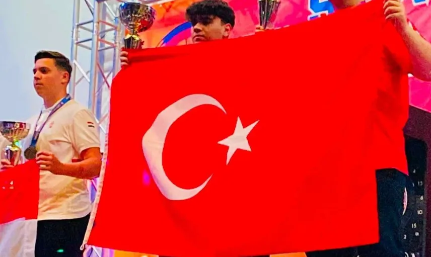 Elazığlı Bedirhan Nas, Avrupa Elektronik Dart Şampiyonası'nda İki Altın Madalya Kazandı