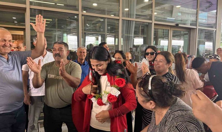 Elif şevval kurt'un Avrupa şampiyonu dönüşü memleketinde coşkuyla kutlandı