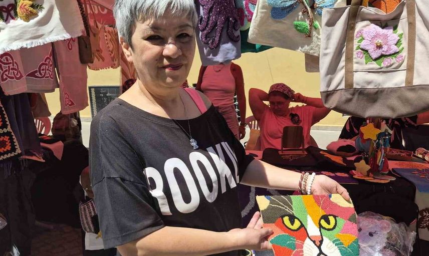 Emekli kadınların el emeği ürünleri ekonomiye katkı sağlıyor