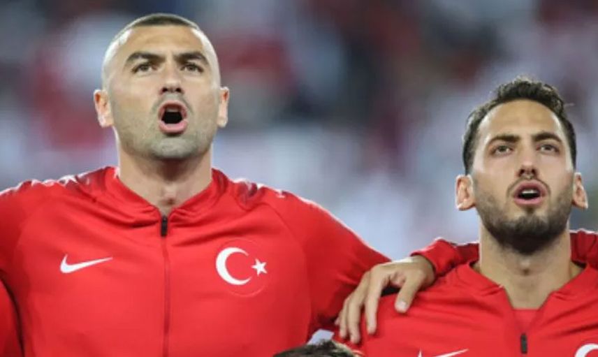 Emekli yıldız Nihat Kahveci, Hakan Çalhanoğlu'nun Burak Yılmaz ile ilgili sözlerine tepki gösterdi!