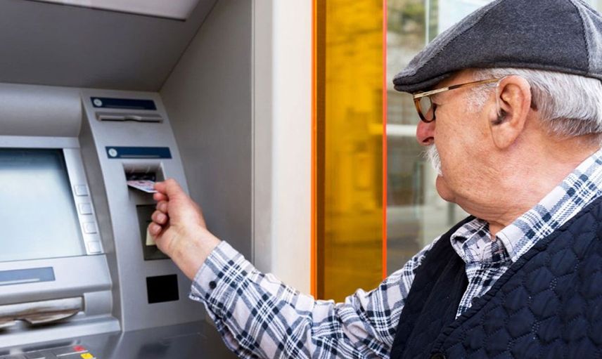 Emekliler bankalara akın etti! Promosyon ücretleri 10 bin TL'yi gördü!