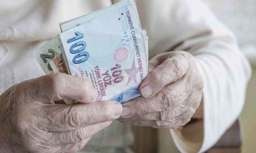Emeklilere karşılıksız ödeme müjdesi geldi! Geri ödemesiz 6 bin TL şimdi hesaplarda