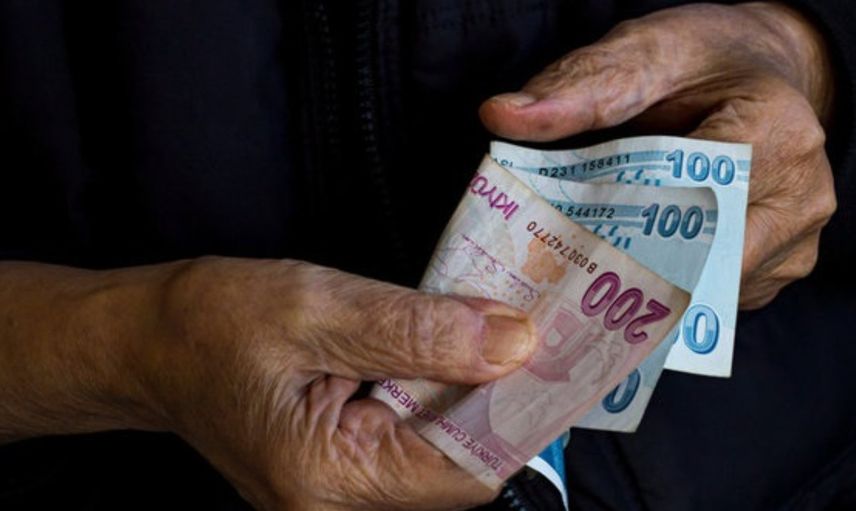 Emeklilerin dikkatine: Tarih belli oldu! Maaşınızı bu bankalara taşırsanız…