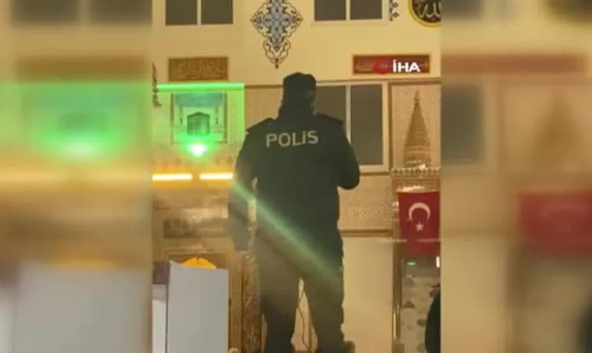 Emniyet Müdürü Tarık Esad Kahveciler, Yatsı Namazı Sonrası Müezzinlik Yaptı