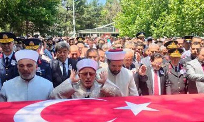 En acı veda! Şehit Uzman Çavuş Bozkurt, son yolculuğuna uğurlandı