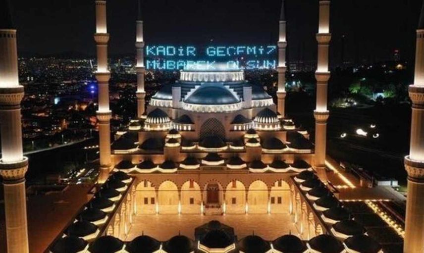 En güzel ve en anlamlı Kadir Gecesi mesajları! Kısa ve uzun, hadisli, dualı 'Kadir Geceniz mübarek olsun' sözleri! Resimli Kadir Gecesi mesajları!