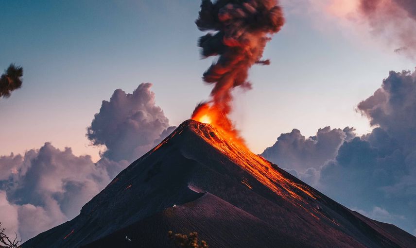 Endonezya'da Merapi Yanardağı'ndaki patlamalar nedeniyle 11 dağcı hayatını kaybetti