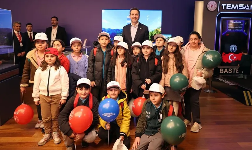 Enerji Bakanı Bayraktar, Külliye'de Ramazan Etkinliklerine Katıldı