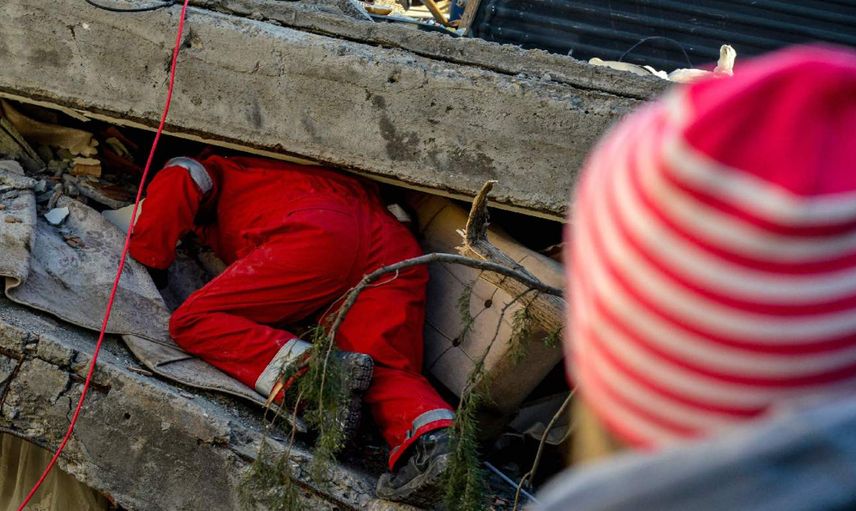 Enkazda hayatını kaybeden kardeşlerin sözleri duygulandırdı: Biz birbirimizi seven iki kardeşiz