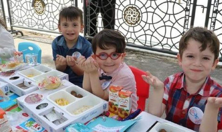Erkek çocuğuna ve kız çocuğuna oruç kaç yaşında farz olur? Oruç çocuklara kaç yaşında farz olur?
