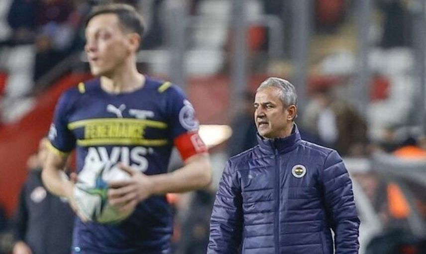 Erman Toroğlu, Fenerbahçe'de kadro dışı kalan Mesut Özil'in alınan karar nedeniyle Teknik Direktör İsmail Kartal'a küfür ettiğini açıkladı!