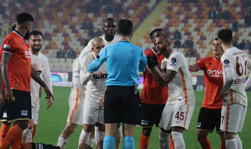 Erman Toroğlu, Yeni Malatyaspor-Galatasaray Maçının Hakemlerini Çok Sert Bir Dille Eleştirdi!
