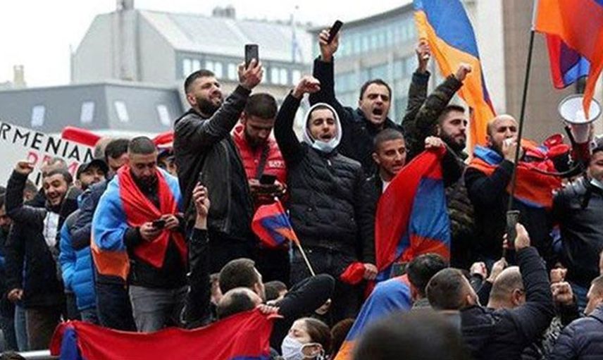 Ermenistan'da Eylemciler Sabaha Kadar Başbakan Paşinyan'ın İstifasını Bekledi