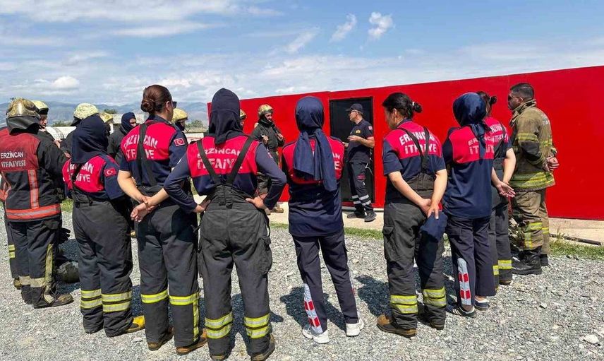 Erzincan belediyesi itfaiye personelinin mesleki eğitimleri sürüyor