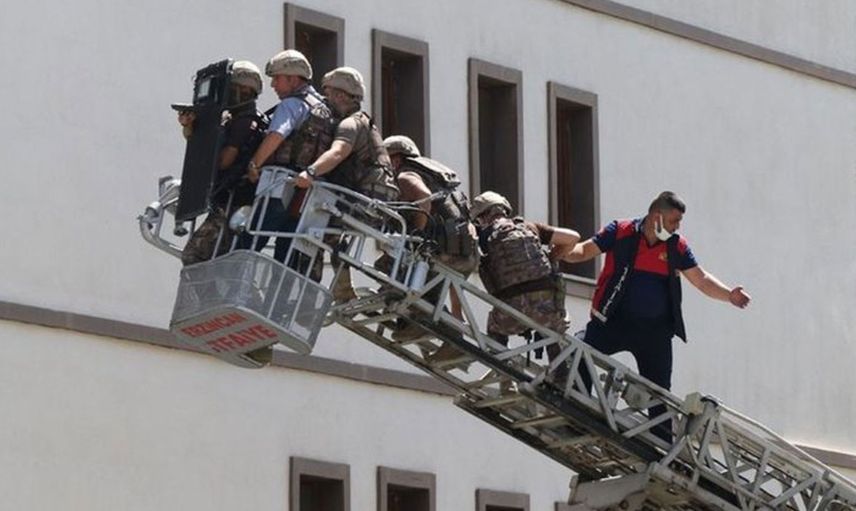 Erzincan’da Düzenlenen Operasyonda 2 Kişiyi Öldüren Şüpheli İsim Teslim Olmadı!