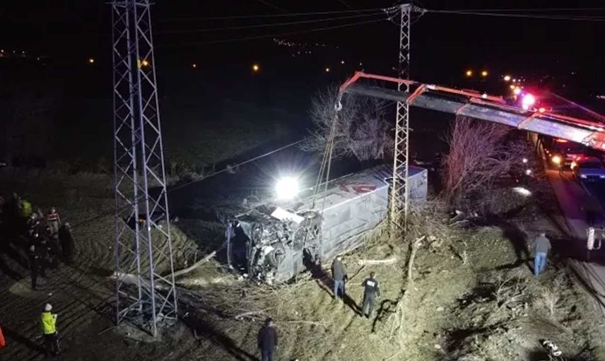 Erzincan'da korkunç kaza! Yolcu otobüsü devrildi: Ölü ve yaralılar var