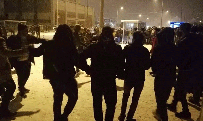 Erzurum'da Etkili Olan Kar Yağışını Gençler Halay Çekerek Kutladı!