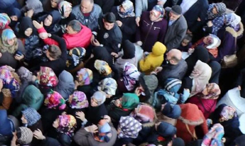 Erzurum'da İndirimi Duyan Vatandaşlar Virüsü Unuttu
