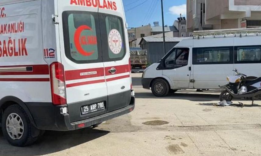 Erzurum’da Kamyonet Motosikletli Kuryeye Çarptı: 1 Yaralı