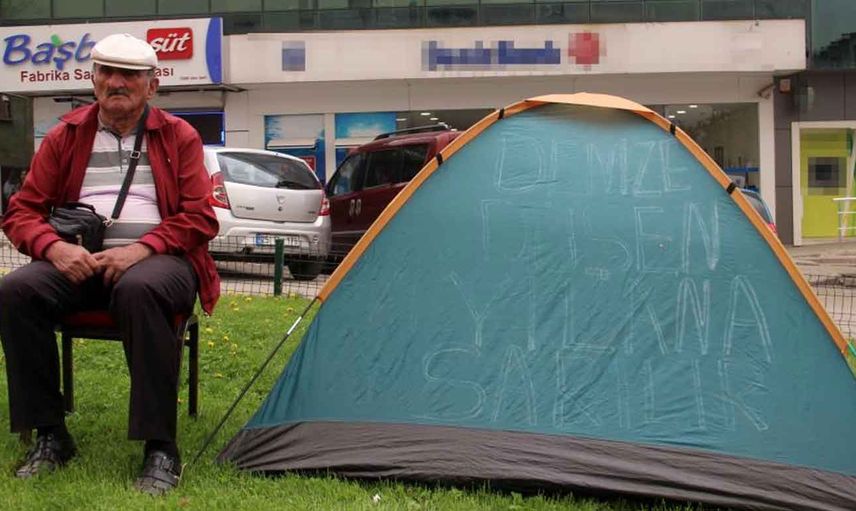 Erzurum'da maaşını bankaya kaptıran yaşlı adam bankanın önünde çadır kurdu: Gece gündüz önünde bekliyor!