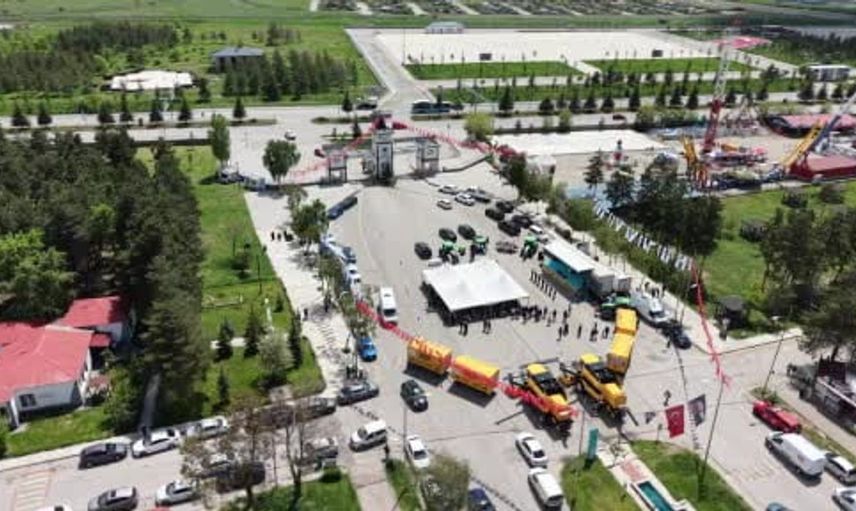Erzurum'da Tarımda Yenilik: İki Biçerdöver ve Dört Römork Hizmete Alındı