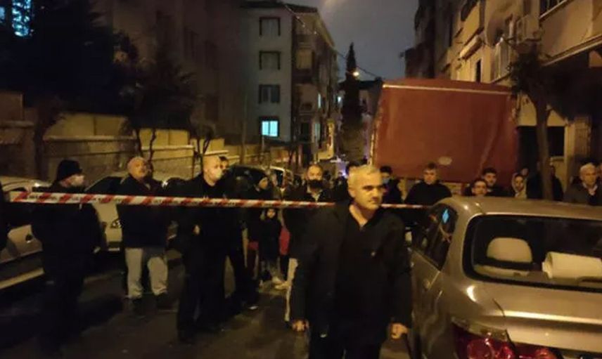 Esenler'de mahalleye yayılan koku gaz kaçağı korkusu ile sokağa döktü